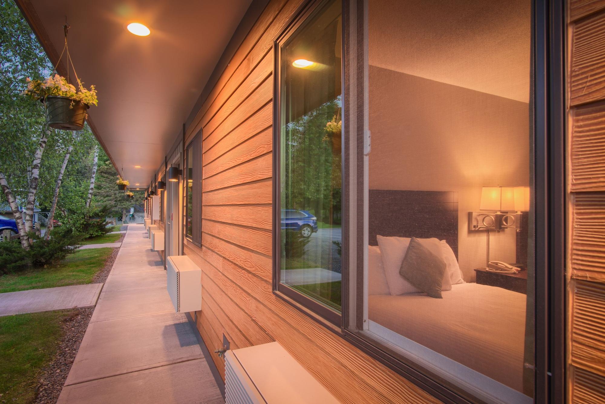 Sun & Ski Inn And Suites สโตว์ ภายนอก รูปภาพ